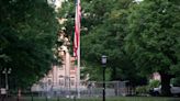 Photo of College Students ‘Protecting’ American Flag From Pro-Palestinian Protesters Goes Viral