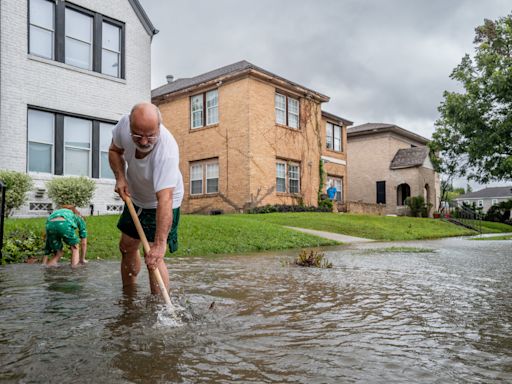 With power still out from Beryl, many Texas residents face their next challenge: Extreme heat