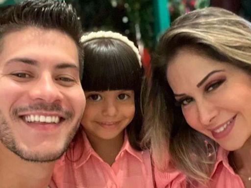 Após vídeo polêmico da filha viralizar, Arthur Aguiar detona Maíra Cardi: 'Casa da mãe'