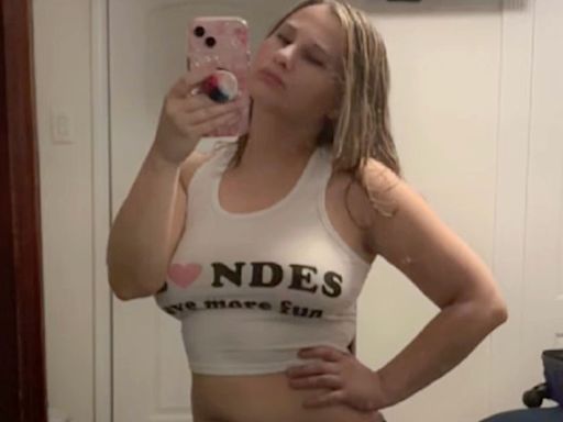 Gypsy-Rose Blanchard Poses in 'Blondes Have More Fun' Cropped Tank Top as She Shares Motivational Messages
