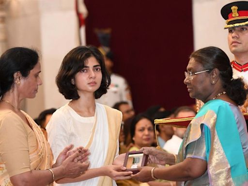 'Could not even touch Kirti Chakra': Parents of late Captain allege daughter-in-law took away gallantry award