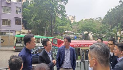 議員視察觀塘協和大廈受污水臭氣困擾 路政署允加建渠蓋紓緩