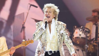 Rod Stewart, Recovering From COVID, Postpones Pair of Concerts This Weekend