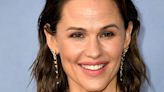 At 51, Jennifer Garner Swears By This Drugstore Foundation For ‘Glowing’ Skin
