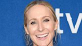 Nikki Glaser can text when she gets her hair and makeup done