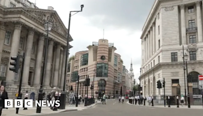 City of London: Council vote to reopen Bank junction to taxis