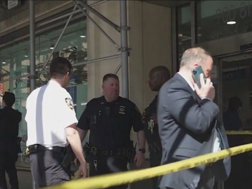 Man stabbed in torso, arm outside Duane Reade in Hell's Kitchen: NYPD