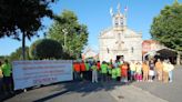 Los vecinos de Cabral protagonizan una protesta en el inicio de las fiestas de Santa Mariña