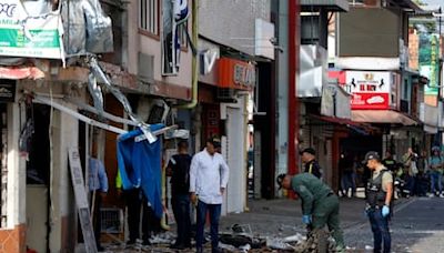 Dos policías muertos y 50 millones de pesos robados: varios atentados terroristas estremecen al Suroccidente colombiano