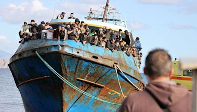 Investigación denuncia cómo los países del norte de África empujan a los migrantes al desierto con apoyo de la UE - La Tercera