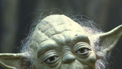 How Yoda's Speech Patterns Once Saved A Planet (& The Entire Jedi Council)