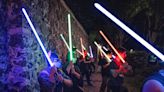 Star Wars: academia dá aulas de combates com sabres de luz no México; veja fotos