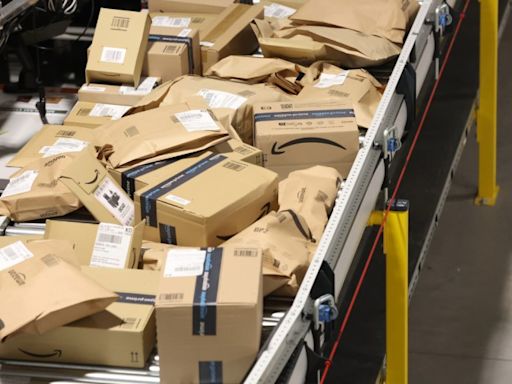 Amazon workers in UK vote in historic union campaign