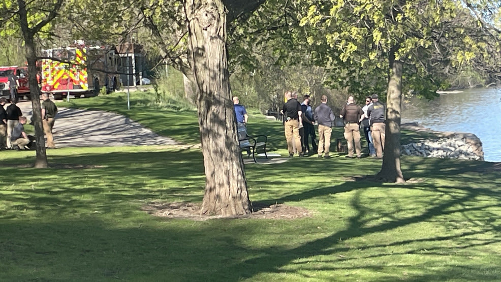 Authorities searching Fox River by Appleton's Peabody Park