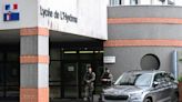 18-Jähriger verletzt in Westfrankreich Lehrerin mit Messer im Gesicht und flüchtet