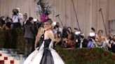 Sarah Jessica Parker Returns to the Met Gala Red Carpet in a Huge Headpiece — and It's So Carrie Bradshaw