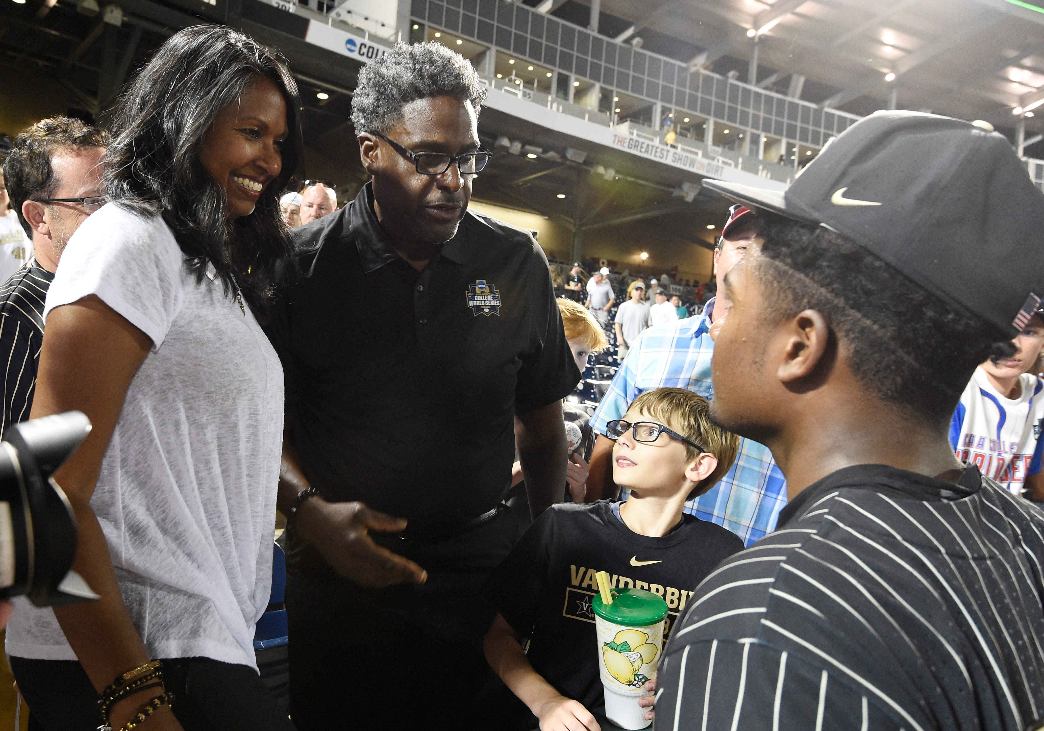 Kumar Rocker MLB debut for Rangers will include his dad, Tracy Rocker, a Tennessee Titans assistant