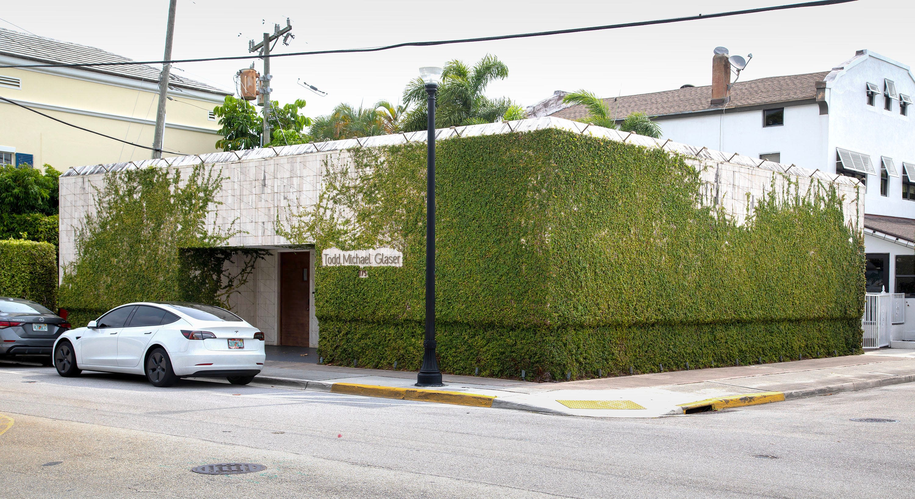 Developer Glaser, wife sell Palm Beach office building on Bradley Place to plastic surgeon