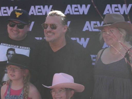 Calgarians trade teddy bears for pics with Chris Jericho at Owen Hart Foundation event