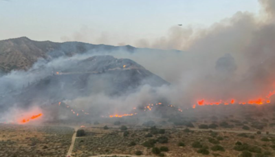 Apache Fire quickly grows in Ventura County, leading to evacuation of homes