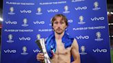 Modric se emociona com jornalista italiano em coletiva; veja