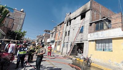 Arequipa: Vivienda de reciclador ardió en Paucarpata y bomberos se quedaron sin agua en emergencia