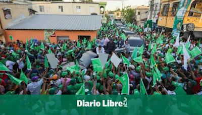 Leonel Fernández realiza caravana en Puerto Plata