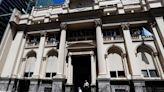 Banco central argentino interviene fuerte en plaza cambiaria, adquiere 239 million $ para reservas