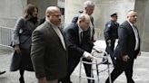 La defensa de Weinstein pide que se quede en prisión en Nueva York por problemas de salud