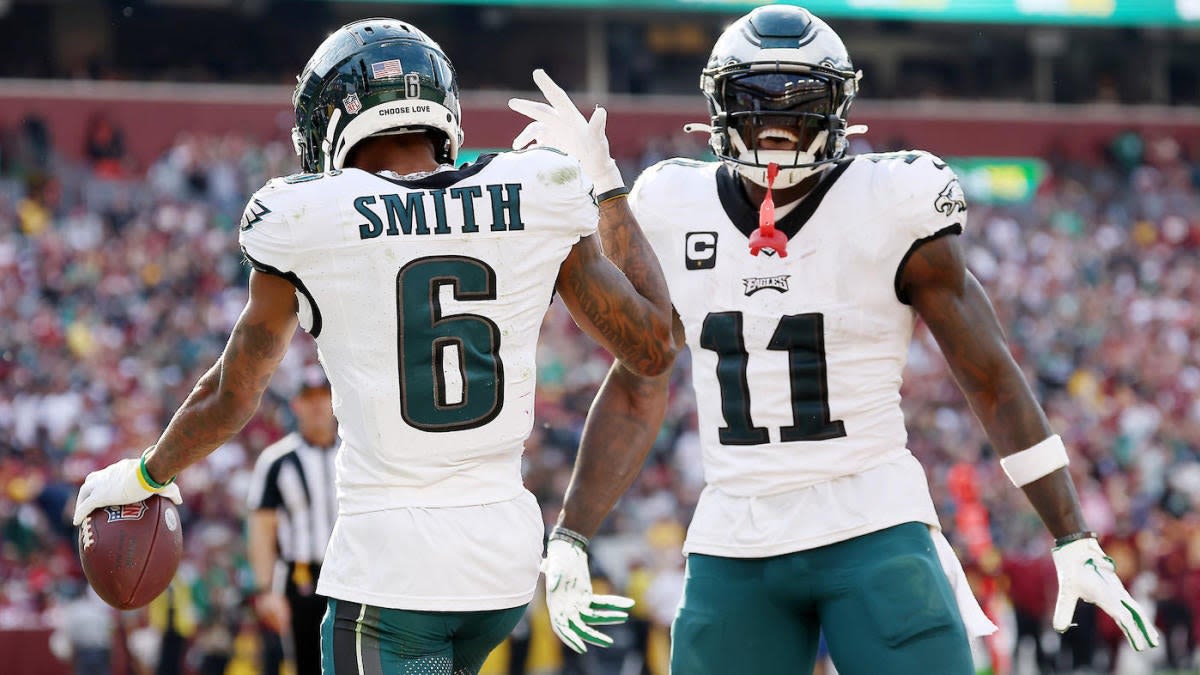 Ranking NFL's top 10 RB-WR-WR trios for 2024: Eagles lead list with Saquon Barkley-A.J. Brown-DeVonta Smith