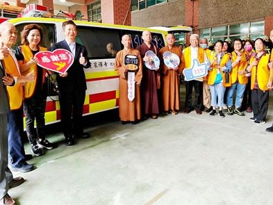 靈泉禪寺贈基消局新式救護車