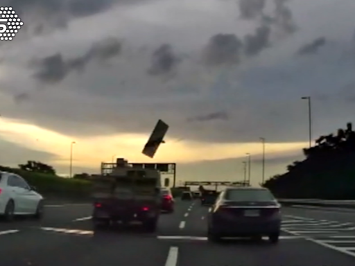 國道飛來鐵板砸車 自嘲「幸福來得太突然」