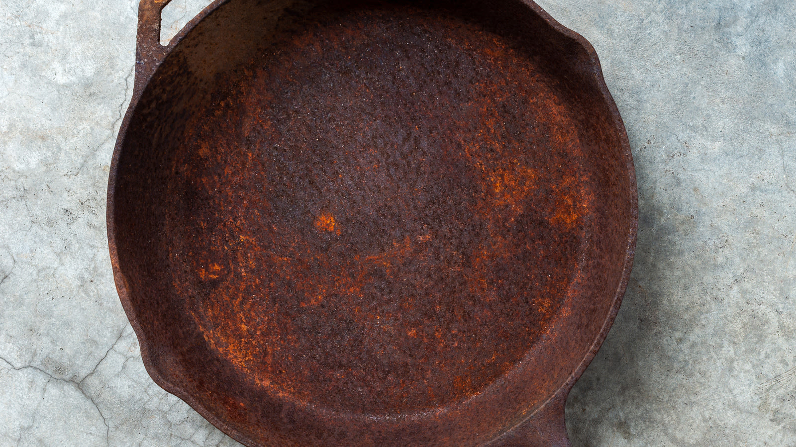 How A Bit Of Ketchup Will Help To Clean Your Rusty Cast Iron Pan