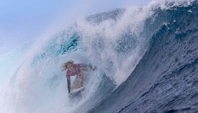 Caity Simmers is youngest World Surfing League champion after showdown with Caroline Marks