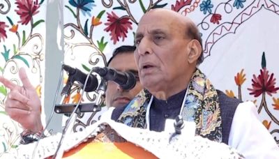 ‘It’s their damaad ji who…': Rajnath Singh attacks Congress, claims Robert Vadra ‘took farmers’ land'