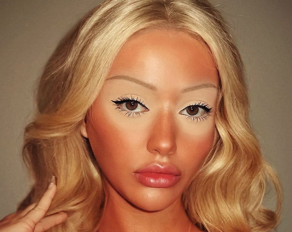 Fake Tan Lines Are TikTok's Latest Makeup Obsession