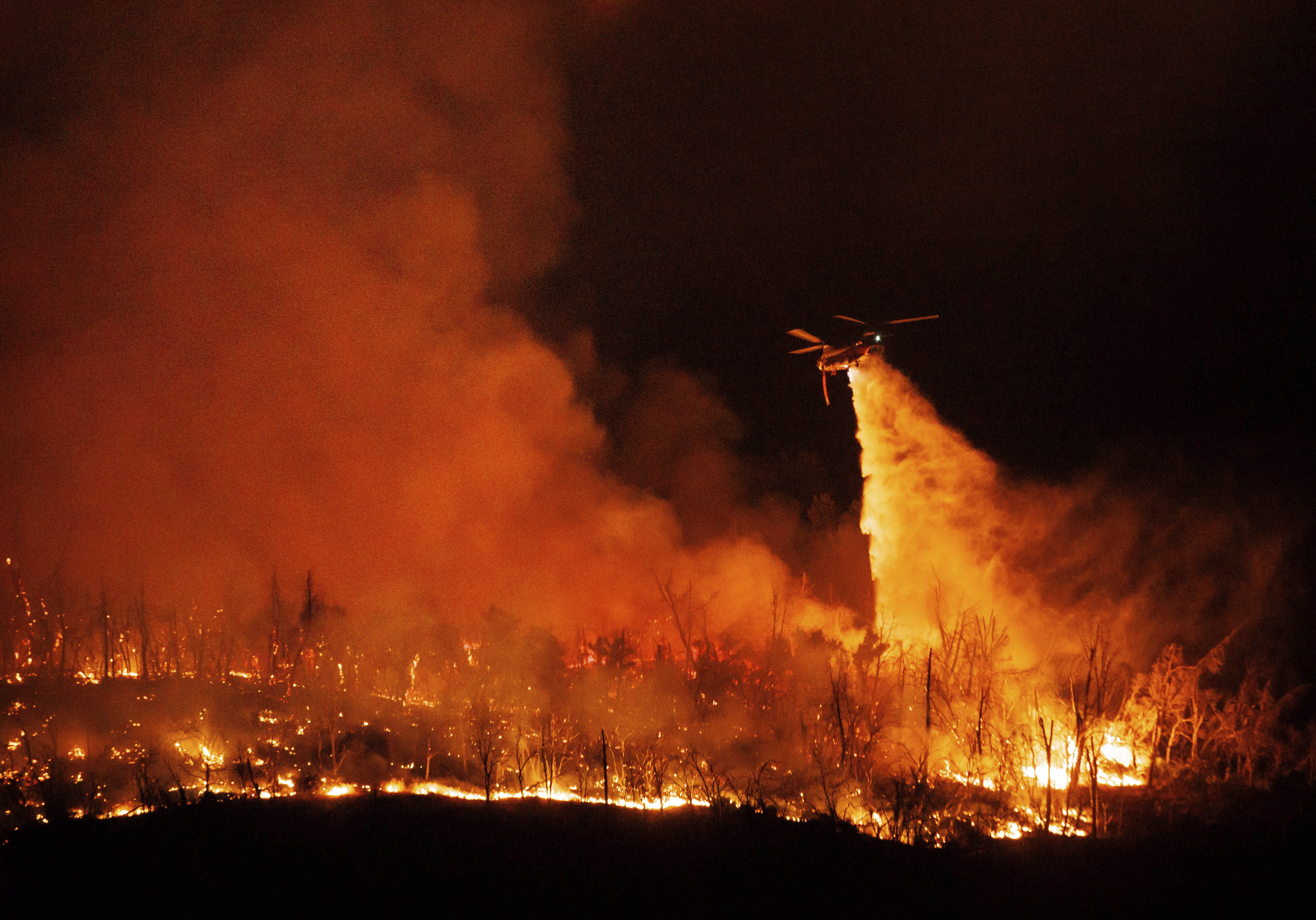 Sharp fire blackens acres and spurs evacuations in Simi Valley