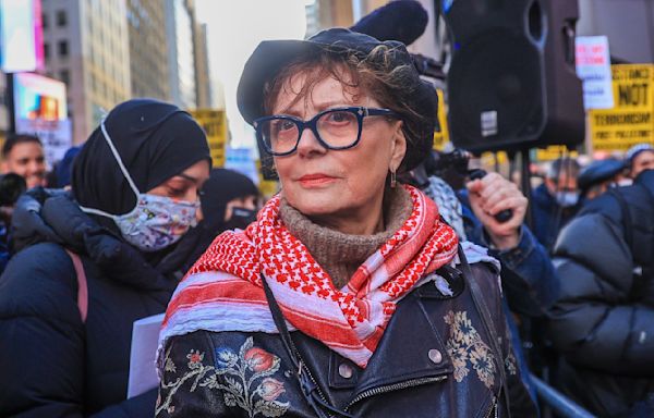 Susan Sarandon joins Columbia University students in Gaza protest, a day after NYPD raid