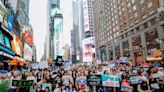 青鳥行動登紐約時報廣場 500名群眾力挺台灣民主