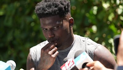 Will Dolphins adjust Tyreek Hill's contract?