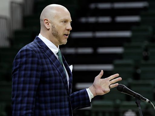 'It's a dream job': Sundance Wicks hired at Wyoming after one season as UWGB men's basketball coach