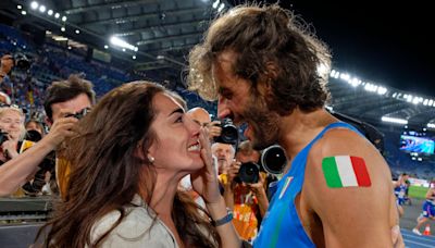 Olympian sorry to wife for losing wedding ring in Seine