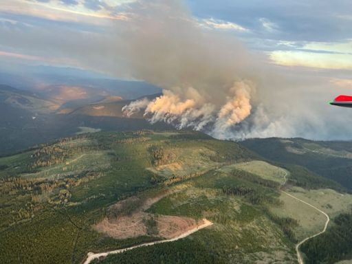 Canadian wildfire reaches Jasper, firefighters battle to protect oil pipeline