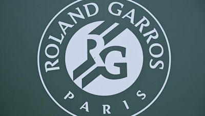 Roland Garros recibe a Nadal con miles de personas en su primer entrenamiento