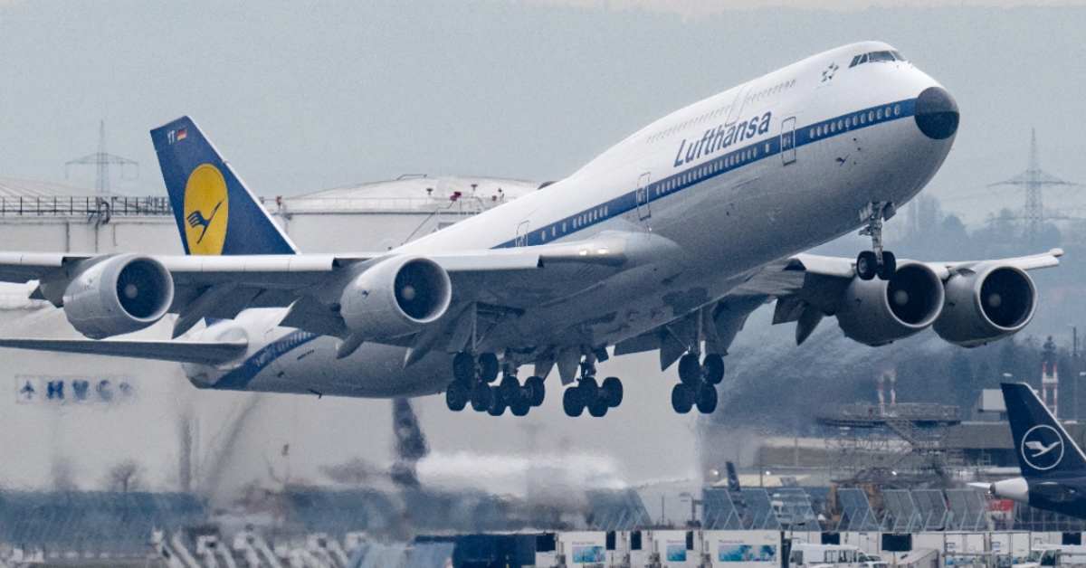 Wild Video Shows Lufthansa Boeing 747 Bouncing Off Runway in Failed Landing