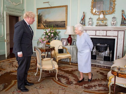 Las indiscretas memorias de Boris Johnson rompen un sagrado tabú: la salud de la reina Isabel II