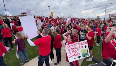 Lakeville teachers' union files intent to strike before rally outside school board meeting