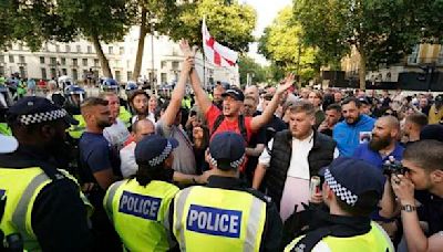 消息指闖兒童舞班施襲兇手為伊斯蘭教徒 觸發英國爆反穆斯林示威