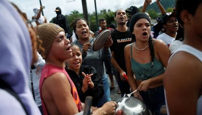 Venezuelans head for presidential palace to protest against election result