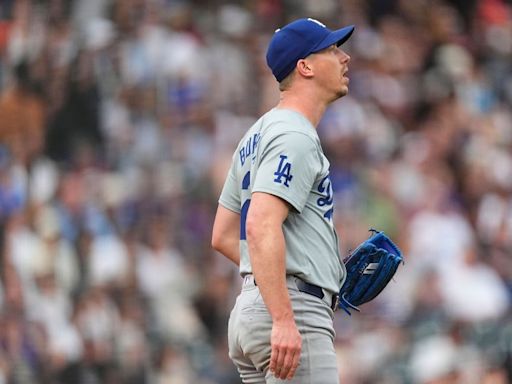 Dodgers' Buehler returns to IL due to right hip